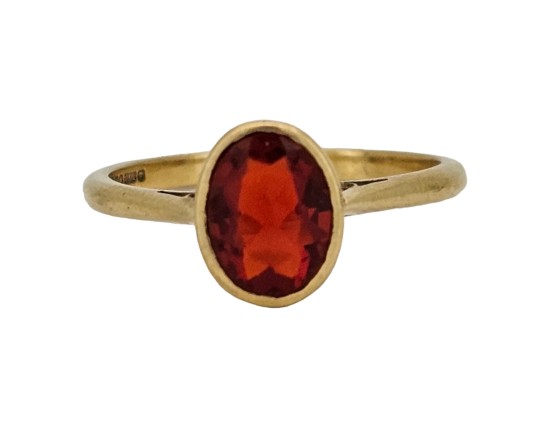 Fire opal Solitaire Dress Ring 18ct Yellow Gold Oval Cut Vintage 