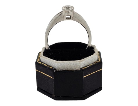 Diamond Solitaire Ring 18ct White Gold with Graduated Diamond Shoulders Brilliant Cut Art Deco Syle 