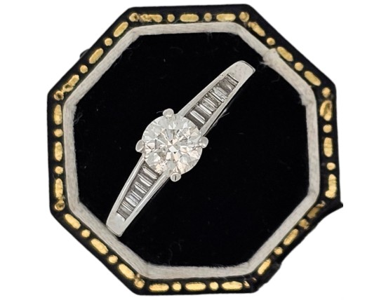 Diamond Solitaire Ring 18ct White Gold with Graduated Diamond Shoulders Brilliant Cut Art Deco Syle 