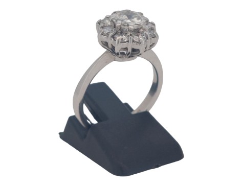 Fine Quality 18ct White Gold 1.80ct Diamond Flower Cluster Ring 1ct Centre Stone