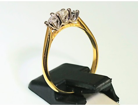 18ct Gold 0.50ct Diamond 3 stone Trilogy Ring 