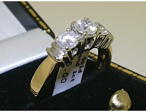 14kt Yellow & White Gold Diamond 3 Stone Diamond 1.01ct Trilogy Ring Tiered