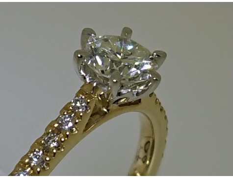 18ct Gold 6 Claw 0.79ct Diamond Solitiare With Diamond Shoulders j Colour VS Clarity